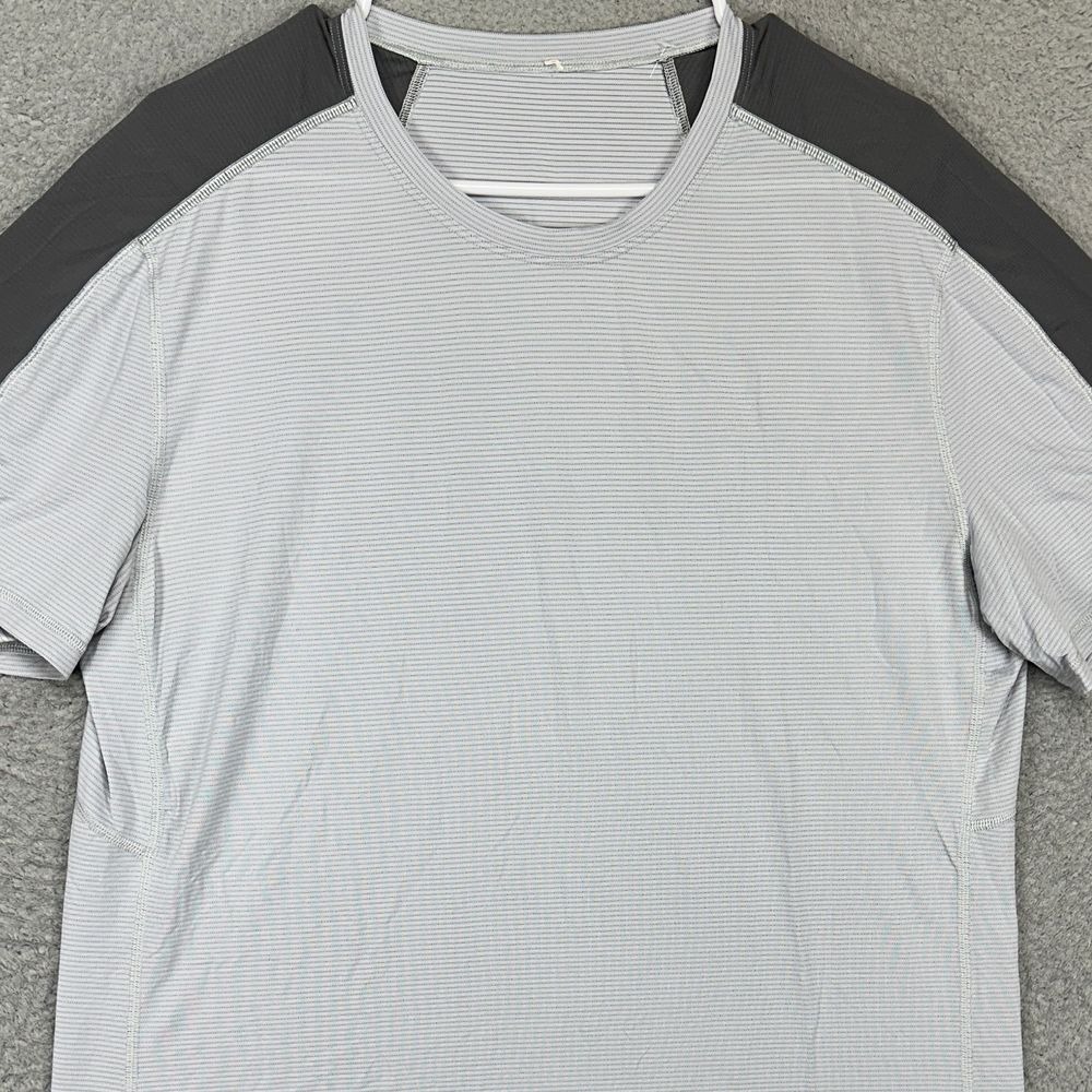 Lululemon Performance T-Shirt Adult Large Grey Athleisure Gym Workout Tee Mens